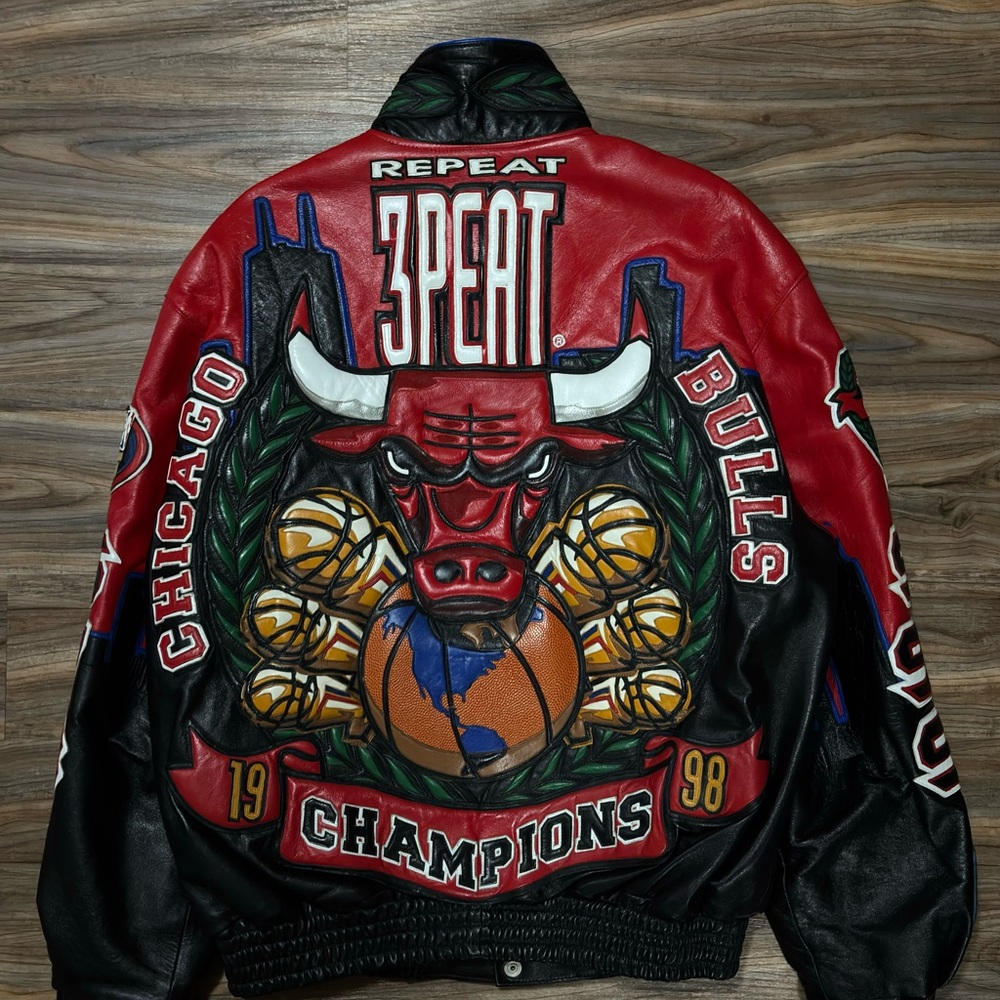 Vintage Grail 90’s Chicago Bulls Repeat 3- Peat JeffHamilton Championship Jacket